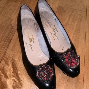 VINTAGE FERRAGAMO FLATS!